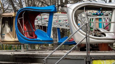 Kherson, Ukrayna, 23 Mart 2023 terk edilmiş lunapark. Funfair, Rus istilasından sonra kalıcı olarak kapatıldı. Sürekli bombardıman altında olan şehri siviller terk etti.