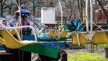 Kherson, Ukrayna, 23 Mart 2023 terk edilmiş lunapark. Funfair, Rus istilasından sonra kalıcı olarak kapatıldı. Sürekli bombardıman altında olan şehri siviller terk etti.