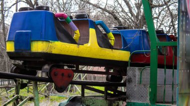 Kherson, Ukrayna, 23 Mart 2023 terk edilmiş lunapark. Funfair, Rus istilasından sonra kalıcı olarak kapatıldı. Sürekli bombardıman altında olan şehri siviller terk etti.