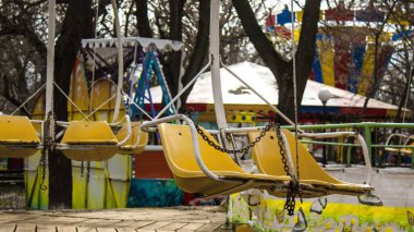 Kherson, Ukrayna, 23 Mart 2023 terk edilmiş lunapark. Funfair, Rus istilasından sonra kalıcı olarak kapatıldı. Sürekli bombardıman altında olan şehri siviller terk etti.