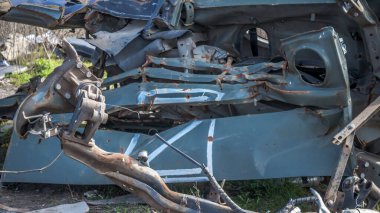 Izyum, Ukrayna, 08 Nisan 2023 Rus tankı Izyum Muharebesi 'nde imha edildi. Rus ordusu Ukrayna' yı işgal etti ve savaş alanı haline gelen bu bölgede ağır çatışmalar yaşanıyor..