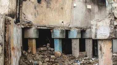 Borodyanka 'daki binaların çoğu ya tahrip edildi ya da tamir edilemez şekilde hasar gördü. Şehir, sivil hedefleri vurmak için Rus topçuları tarafından bombalandı. Bu bir savaş suçudur.