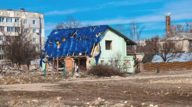 Borodyanka 'daki binaların çoğu ya tahrip edildi ya da tamir edilemez şekilde hasar gördü. Şehir, sivil hedefleri vurmak için Rus topçuları tarafından bombalandı. Bu bir savaş suçudur.