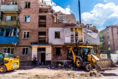 Kharkiv, Ukrayna, 01 Haziran 2024 Hasarlı bina Kharkiv 'de. Sivil altyapılar Rus ordusunun ayrıcalıklı hedefleridir. Yedi kişi öldü..