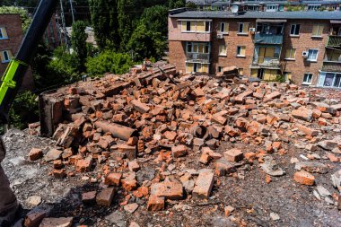 Kharkiv, Ukrayna, 01 Haziran 2024 Hasarlı bina Kharkiv 'de. Sivil altyapılar Rus ordusunun ayrıcalıklı hedefleridir. Yedi kişi öldü..