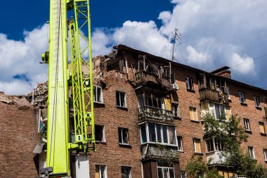 Kharkiv, Ukrayna, 01 Haziran 2024 Hasarlı bina Kharkiv 'de. Sivil altyapılar Rus ordusunun ayrıcalıklı hedefleridir. Yedi kişi öldü..