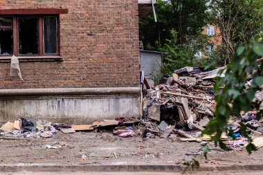 Kharkiv, Ukrayna, 01 Haziran 2024 Hasarlı bina Kharkiv 'de. Sivil altyapılar Rus ordusunun ayrıcalıklı hedefleridir. Yedi kişi öldü..