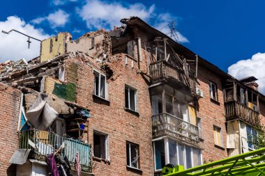 Kharkiv, Ukrayna, 01 Haziran 2024 Hasarlı bina Kharkiv 'de. Sivil altyapılar Rus ordusunun ayrıcalıklı hedefleridir. Yedi kişi öldü..