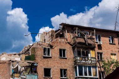 Kharkiv, Ukrayna, 01 Haziran 2024 Hasarlı bina Kharkiv 'de. Sivil altyapılar Rus ordusunun ayrıcalıklı hedefleridir. Yedi kişi öldü..