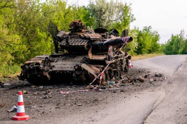 Kharkiv, Ukrayna Cephesi, 2 Haziran 2024 Rus tankları, Kharkiv 'in kuzeyindeki Rus taarruzu sırasında Ukrayna silahlı kuvvetleri tarafından imha edildi..