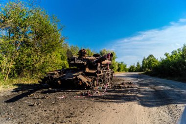 Kharkiv, Ukrayna Cephesi, 2 Haziran 2024 Rus tankları, Kharkiv 'in kuzeyindeki Rus taarruzu sırasında Ukrayna silahlı kuvvetleri tarafından imha edildi..