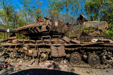 Kharkiv, Ukrayna Cephesi, 2 Haziran 2024 Rus tankları, Kharkiv 'in kuzeyindeki Rus taarruzu sırasında Ukrayna silahlı kuvvetleri tarafından imha edildi..