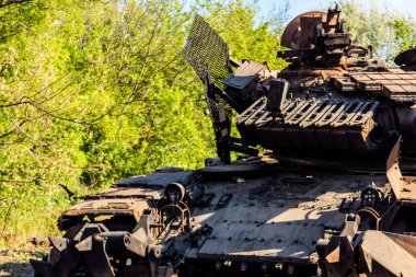 Kharkiv, Ukrayna Cephesi, 2 Haziran 2024 Rus tankları, Kharkiv 'in kuzeyindeki Rus taarruzu sırasında Ukrayna silahlı kuvvetleri tarafından imha edildi..