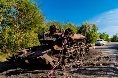 Kharkiv, Ukrayna Cephesi, 2 Haziran 2024 Rus tankları, Kharkiv 'in kuzeyindeki Rus taarruzu sırasında Ukrayna silahlı kuvvetleri tarafından imha edildi..