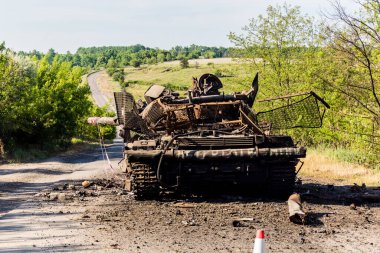 Kharkiv, Ukrayna Cephesi, 2 Haziran 2024 Rus tankları, Kharkiv 'in kuzeyindeki Rus taarruzu sırasında Ukrayna silahlı kuvvetleri tarafından imha edildi..