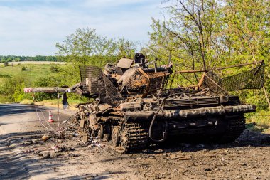 Kharkiv, Ukrayna Cephesi, 2 Haziran 2024 Rus tankları, Kharkiv 'in kuzeyindeki Rus taarruzu sırasında Ukrayna silahlı kuvvetleri tarafından imha edildi..