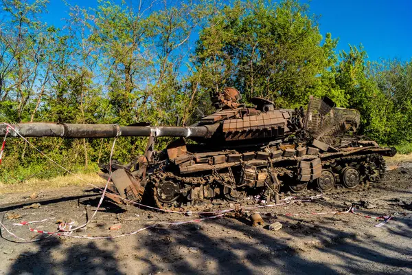 Kharkiv, Ukrayna Cephesi, 2 Haziran 2024 Rus tankları, Kharkiv 'in kuzeyindeki Rus taarruzu sırasında Ukrayna silahlı kuvvetleri tarafından imha edildi..