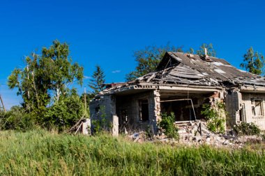 Kharkiv Oblastı, Ukrayna, 2 Haziran 2024 Ukrayna ve Rus silahlı kuvvetleri arasındaki gri bölgede. Bu tampon bölge tehlikeli ve bölgede öfke ile mücadele ediliyor..