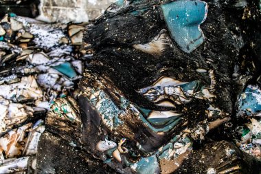 Kharkiv, Ukrayna, 4 Haziran 2024, yanmış kitaplara yakın. 23 Mayıs 'ta meydana gelen büyük bir Rus roket saldırısının ardından hasar gören Faktor-Druk matbaasında 50.000' den fazla kitap imha edildi..