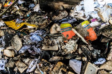 Kharkiv, Ukrayna, 4 Haziran 2024, yanmış kitaplara yakın. 23 Mayıs 'ta meydana gelen büyük bir Rus roket saldırısının ardından hasar gören Faktor-Druk matbaasında 50.000' den fazla kitap imha edildi..