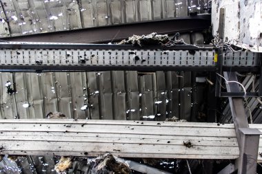 Kharkiv, Ukrayna, 4 Haziran 2024 Faktor-Druk matbaası 23 Mayıs 'taki büyük roket saldırısı sonrasında hasar gördü. Rus füzeleri yedi kişiyi öldürdü ve 50.000 'den fazla kitap yok edildi..