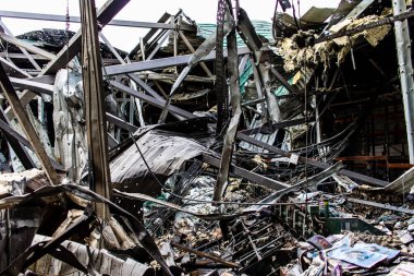 Kharkiv, Ukrayna, 4 Haziran 2024 Faktor-Druk matbaası 23 Mayıs 'taki büyük roket saldırısı sonrasında hasar gördü. Rus füzeleri yedi kişiyi öldürdü ve 50.000 'den fazla kitap yok edildi..