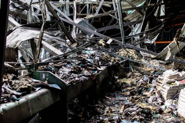 Kharkiv, Ukrayna, 4 Haziran 2024 Faktor-Druk matbaası 23 Mayıs 'taki büyük roket saldırısı sonrasında hasar gördü. Rus füzeleri yedi kişiyi öldürdü ve 50.000 'den fazla kitap yok edildi..