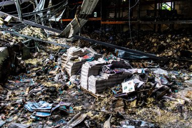 Kharkiv, Ukrayna, 4 Haziran 2024 Faktor-Druk matbaası 23 Mayıs 'taki büyük roket saldırısı sonrasında hasar gördü. Rus füzeleri yedi kişiyi öldürdü ve 50.000 'den fazla kitap yok edildi..