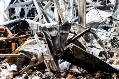 Kharkiv, Ukrayna, 4 Haziran 2024 Faktor-Druk matbaası 23 Mayıs 'taki büyük roket saldırısı sonrasında hasar gördü. Rus füzeleri yedi kişiyi öldürdü ve 50.000 'den fazla kitap yok edildi..