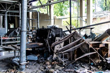 Kharkiv, Ukrayna, 4 Haziran 2024 Faktor-Druk matbaası 23 Mayıs 'taki büyük roket saldırısı sonrasında hasar gördü. Rus füzeleri yedi kişiyi öldürdü ve 50.000 'den fazla kitap yok edildi..