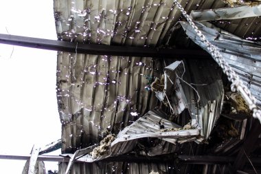 Kharkiv, Ukrayna, 4 Haziran 2024 Faktor-Druk matbaası 23 Mayıs 'taki büyük roket saldırısı sonrasında hasar gördü. Rus füzeleri yedi kişiyi öldürdü ve 50.000 'den fazla kitap yok edildi..