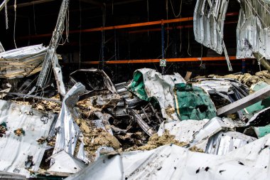 Kharkiv, Ukrayna, 4 Haziran 2024 Faktor-Druk matbaası 23 Mayıs 'taki büyük roket saldırısı sonrasında hasar gördü. Rus füzeleri yedi kişiyi öldürdü ve 50.000 'den fazla kitap yok edildi..