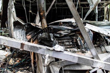 Kharkiv, Ukrayna, 4 Haziran 2024 Faktor-Druk matbaası 23 Mayıs 'taki büyük roket saldırısı sonrasında hasar gördü. Rus füzeleri yedi kişiyi öldürdü ve 50.000 'den fazla kitap yok edildi..