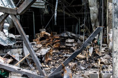 Kharkiv, Ukrayna, 4 Haziran 2024 Faktor-Druk matbaası 23 Mayıs 'taki büyük roket saldırısı sonrasında hasar gördü. Rus füzeleri yedi kişiyi öldürdü ve 50.000 'den fazla kitap yok edildi..