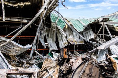 Kharkiv, Ukrayna, 4 Haziran 2024 Faktor-Druk matbaası 23 Mayıs 'taki büyük roket saldırısı sonrasında hasar gördü. Rus füzeleri yedi kişiyi öldürdü ve 50.000 'den fazla kitap yok edildi..