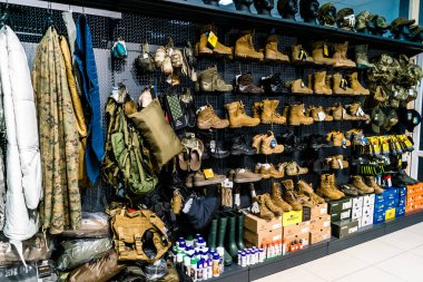 Kharkiv, Ukrayna, 6 Haziran 2024 Cezalandırıcı askeri mağazası, en iyi orjinal ordu ve taktik mallar, askeri, özel taktik birimler ve polis için yüksek kaliteli askeri teçhizat sunar..