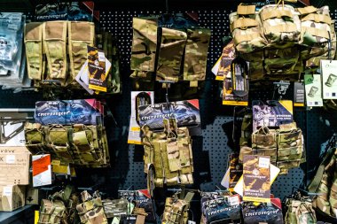 Kharkiv, Ukrayna, 6 Haziran 2024 Cezalandırıcı askeri mağazası, en iyi orjinal ordu ve taktik mallar, askeri, özel taktik birimler ve polis için yüksek kaliteli askeri teçhizat sunar..