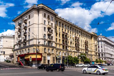 Kharkiv, Ukrayna, 6 Haziran 2024 Kharkiv şehri savaş sırasında Rusya 'nın tarihi ve modern binaları Rus füzelerinin ve sirenlerin sesi her gün yankılanıyor.