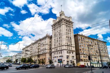 Kharkiv, Ukrayna, 6 Haziran 2024 Kharkiv şehri savaş sırasında Rusya 'nın tarihi ve modern binaları Rus füzelerinin ve sirenlerin sesi her gün yankılanıyor.