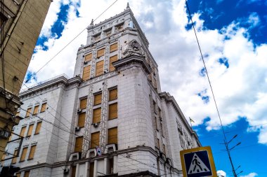 Kharkiv, Ukrayna, 6 Haziran 2024 Kharkiv şehri savaş sırasında Rusya 'nın tarihi ve modern binaları Rus füzelerinin ve sirenlerin sesi her gün yankılanıyor.