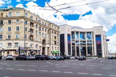Kharkiv, Ukrayna, 6 Haziran 2024 Kharkiv şehri savaş sırasında Rusya 'nın tarihi ve modern binaları Rus füzelerinin ve sirenlerin sesi her gün yankılanıyor.