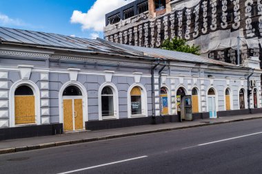 Kharkiv, Ukrayna, 6 Haziran 2024 Kharkiv şehri savaş sırasında Rusya 'nın tarihi ve modern binaları Rus füzelerinin ve sirenlerin sesi her gün yankılanıyor.