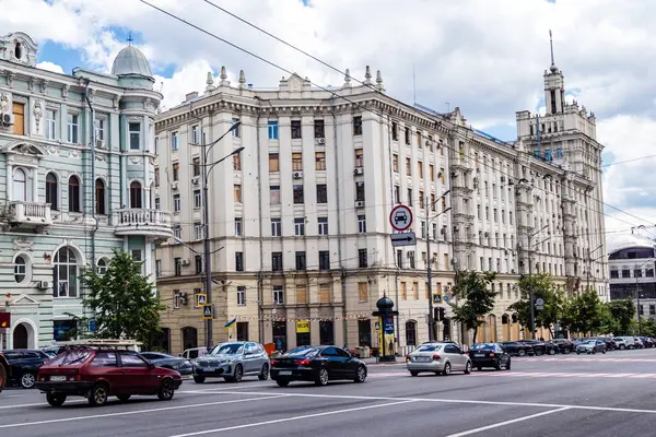Kharkiv, Ukrayna, 6 Haziran 2024 Kharkiv şehri savaş sırasında Rusya 'nın tarihi ve modern binaları Rus füzelerinin ve sirenlerin sesi her gün yankılanıyor.