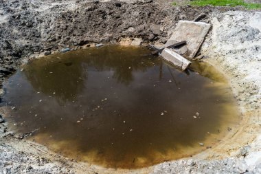 Kharkiv, Ukrayna, 4 Haziran 2024 Rus ordusu tarafından Kharkiv şehrine atılan bir füzenin çarpışması. Sivillerin her gün vurulması ve şehre rastgele düşmesi, kimse güvende değil..