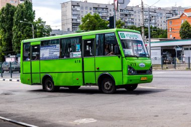 Kharkiv, Ukrayna, 8 Haziran 2024 Kharkiv. Kamu hizmetleri, ülke savaşta olsa bile çalışır. Şehirler arası otobüsler genellikle güvenilmezdir, özellikle de savaş bölgelerinde..