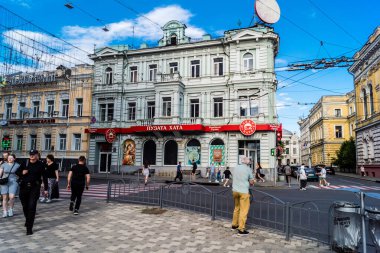Kharkiv, Ukrayna, 10 Haziran 2024 Kharkiv şehri Rusya ile savaş sırasında Rusya 'nın tarihi ve modern binaları Rus füzelerinin ve sirenlerin sesi her gün yankılanıyor..