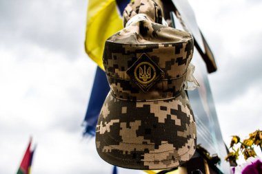 Kharkiv, Ukrayna, 13 Haziran 2024 Aleya Slavy, Harkiv 'in güneyindeki askeri mezarlık. Ukrayna 'yı savunan kahramanlar burada dinleniyor..
