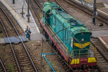 Kharkiv, Ukrayna, 15 Haziran 2024 Pasazhyrskyi tren istasyonu, Ukrayna 'nın ikinci büyük şehri. Tren istasyonu düzenli olarak Rus saldırılarının hedefi ve buna rağmen trenler çalışmaya devam ediyor..