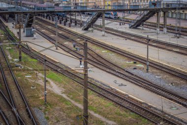 Kharkiv, Ukrayna, 15 Haziran 2024 Pasazhyrskyi tren istasyonu, Ukrayna 'nın ikinci büyük şehri. Tren istasyonu düzenli olarak Rus saldırılarının hedefi ve buna rağmen trenler çalışmaya devam ediyor..