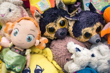 Kharkiv, Ukrayna, 15 Haziran 2024 Savaş yüzünden ölen çocukların anıtı. Anıtın ayağının dibine ölen çocukları temsil etmek için çok sayıda oyuncak yerleştirildi..